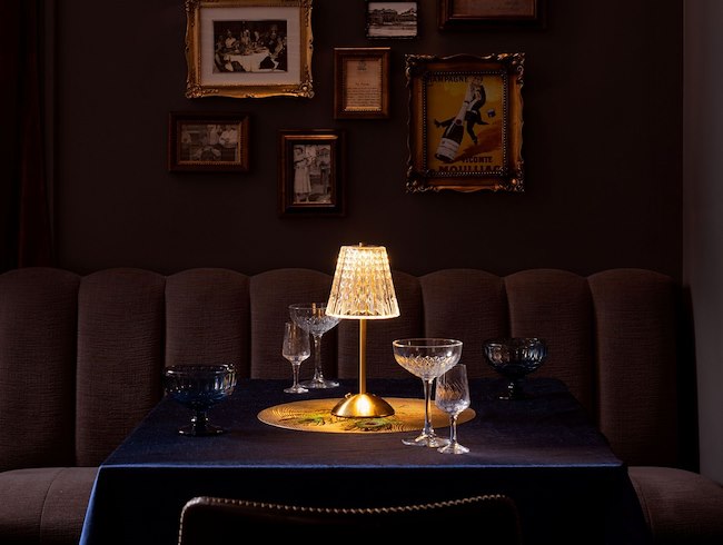 cocktail experience event in a speakeasy lounge